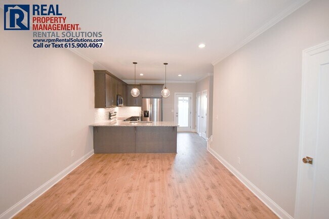Building Photo - Luxury 2BR townhome in the heart of Murfreesboro- neighborhood pool, hi-speed internet included!