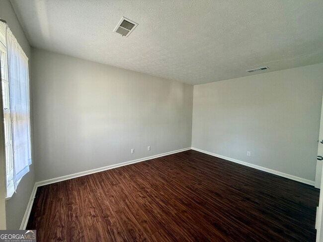 Building Photo - 151 Old Ferry Way