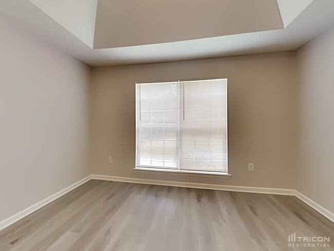 Building Photo - 812 Whitewater Dr