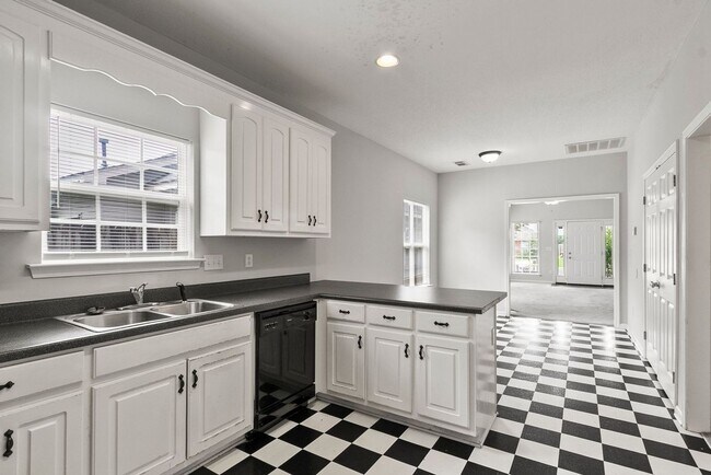 Building Photo - Nice 3 Bed 2 Bath Home! Available Now!