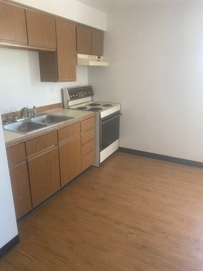 Building Photo - 517 3rd Ave N