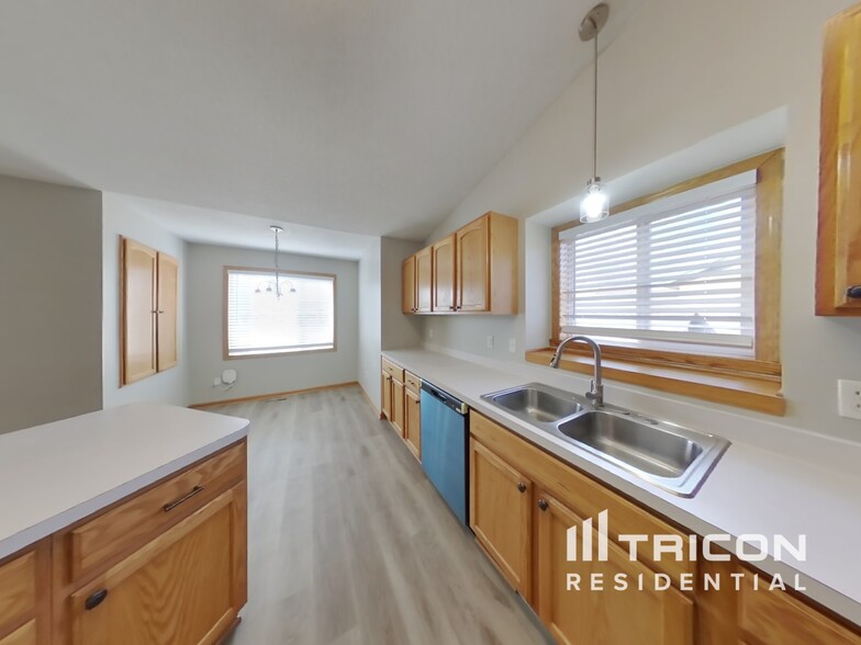 Building Photo - 6367 River Mill Dr