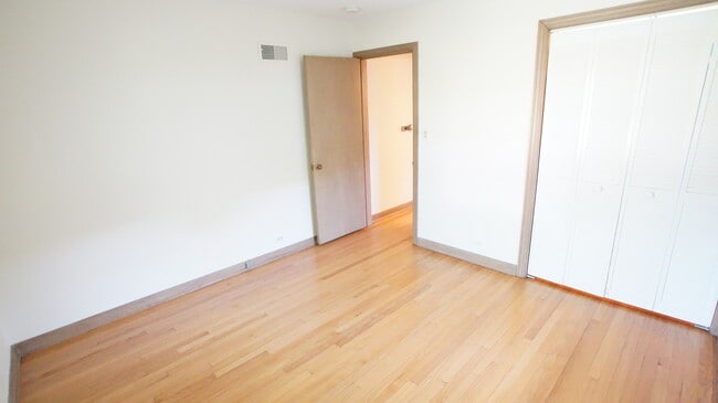 Building Photo - 1229 Middlebury Ln