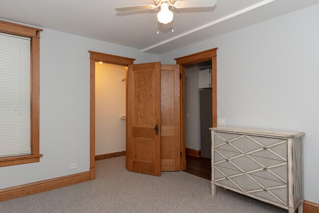 Building Photo - 3710 N Clark St