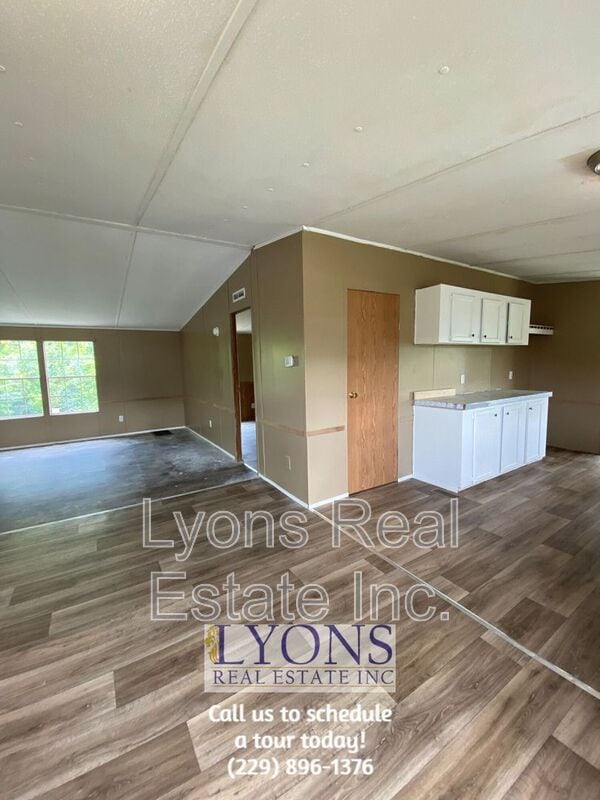 Building Photo - 502 Crestview Dr