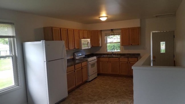 Building Photo - 348 Sutherland Ave