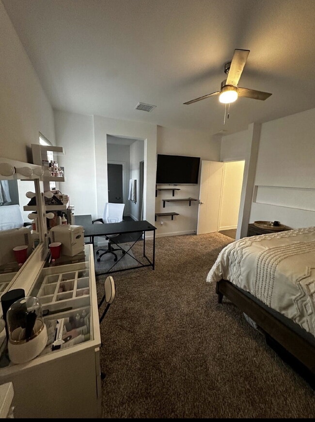 Building Photo - 13010 Terrington Ave