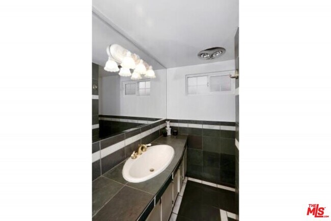 Building Photo - 4721 Greenbush Ave