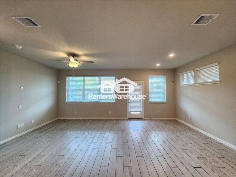 Building Photo - 1513 Lakeline Oak Dr