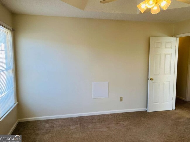 Building Photo - 155 Woodstream Dr