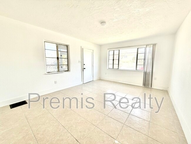 Building Photo - 7960 Boca Ciega Dr
