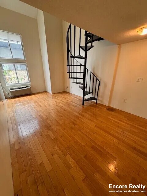 Building Photo - 385 Dorchester St