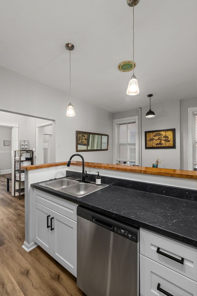 Building Photo - 2819 Shenandoah Ave