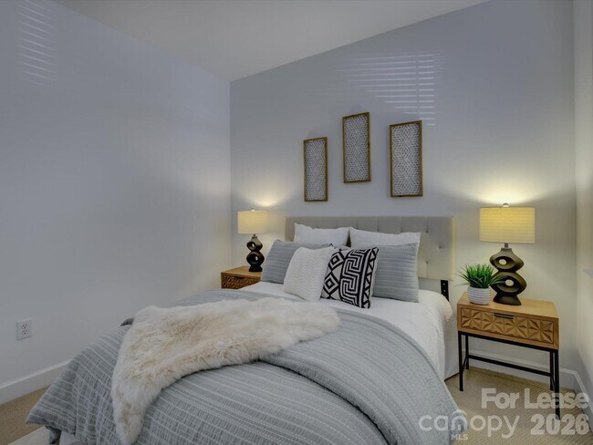 Building Photo - 636 Garden District Dr