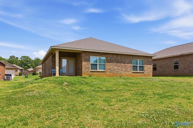 Building Photo - 102 Derbyshire Dr