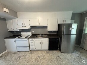 Building Photo - MOVE IN READY!!! LawnCare Services Provide...