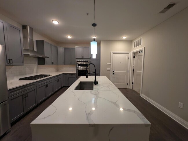 Building Photo - 751 N 6th St