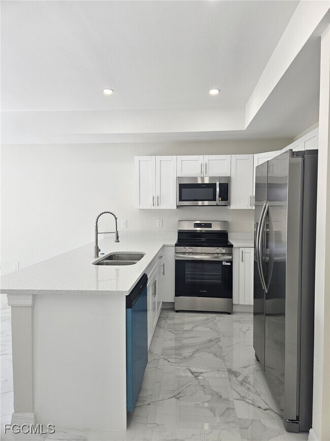 Building Photo - 397 Carrillon Ave S