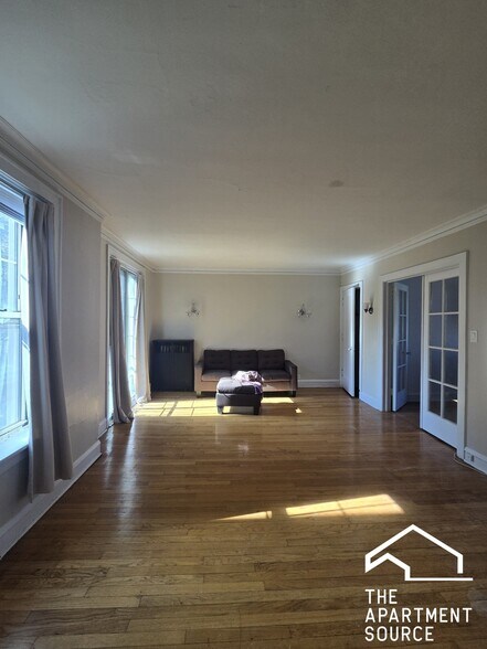 Building Photo - 909 Elmwood Ave