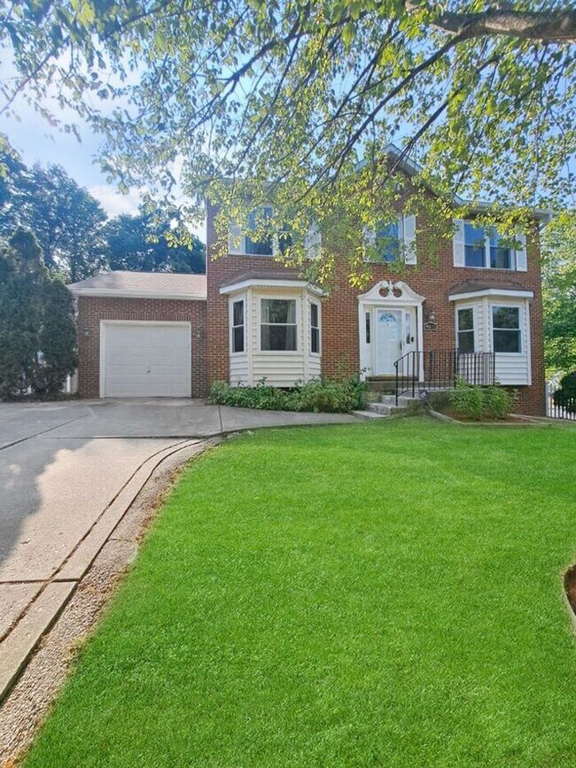 Building Photo - Amazing 4 Bedroom, 4 Bath SFH Corner Lot, ...