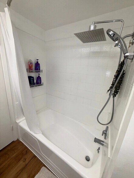 Building Photo - 1541 Hayworth Ave