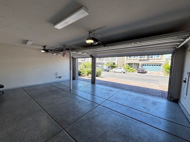 Building Photo - Contemporary 4Bed/3Bath/3 Car/+ Loft -residence located in the Silverado Ranch area