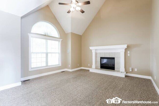 Building Photo - 4 Bed 3.5 Bath In Shawnee! Available NOW!!