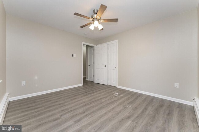 Building Photo - 243 Roesch Ave