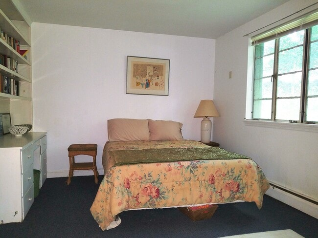 Building Photo - 6 Summer Hill Rd