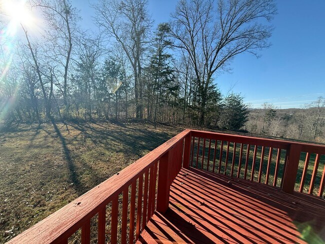 Building Photo - Great Home in Convenient Halls Location