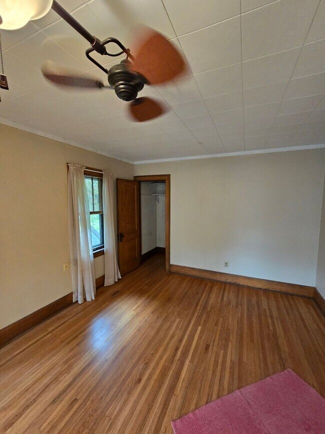 Building Photo - 1405 N Court St