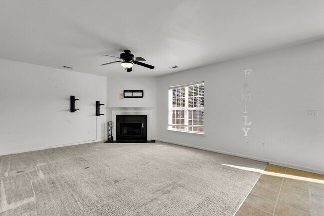 Building Photo - 3 Bedroom 2.5 bath home with 2 car garage located in Shadow Moss