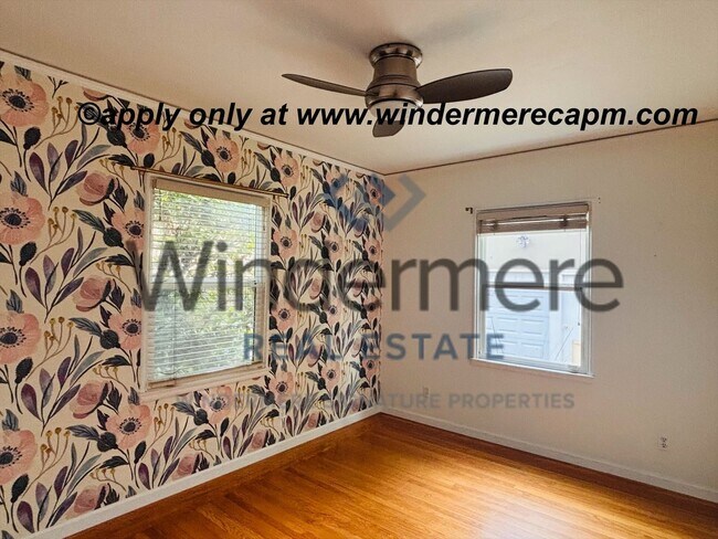 Building Photo - Charming Upper Land Park Home with Vintage Character and Natural Light — 2 Bed, 1 Bath