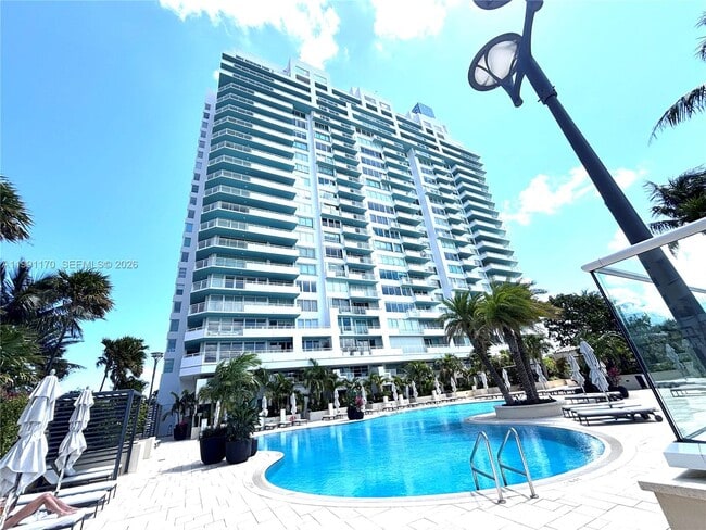 Building Photo - 400 South Pointe Dr