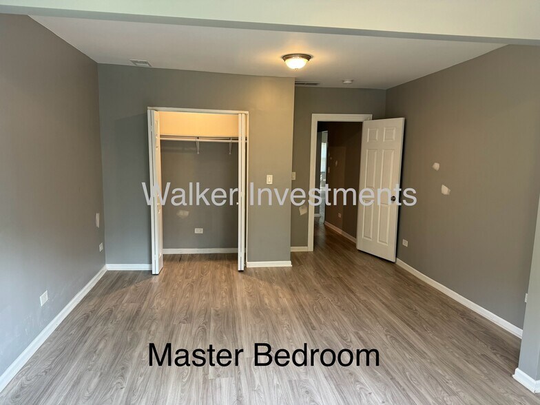 Building Photo - 1627 W 106th St