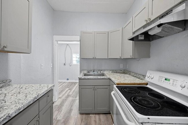 Building Photo - 1648 W 36th St