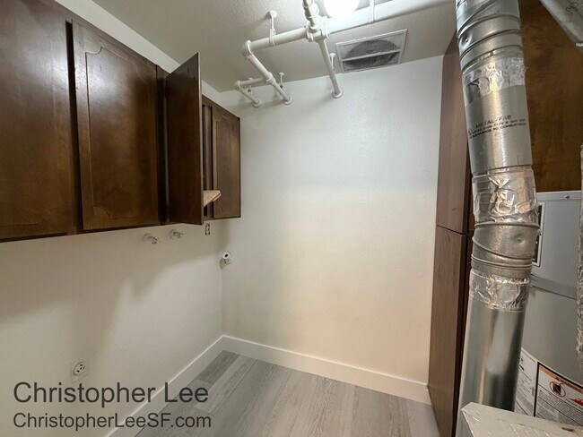 Building Photo - 3839 Radburn Dr