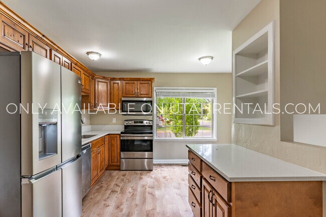 Building Photo - 611 E 350 N