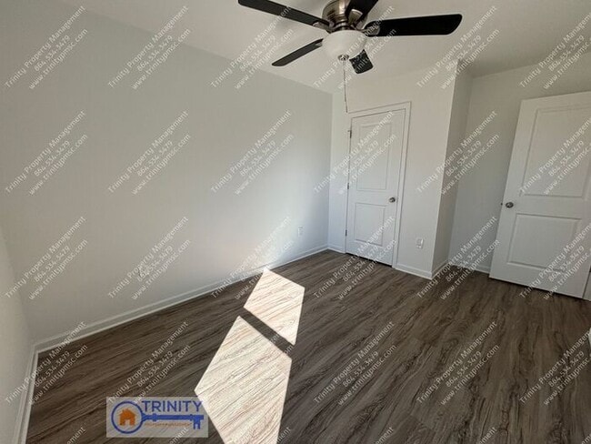 Building Photo - Gorgeous newly built townhome near downtow...