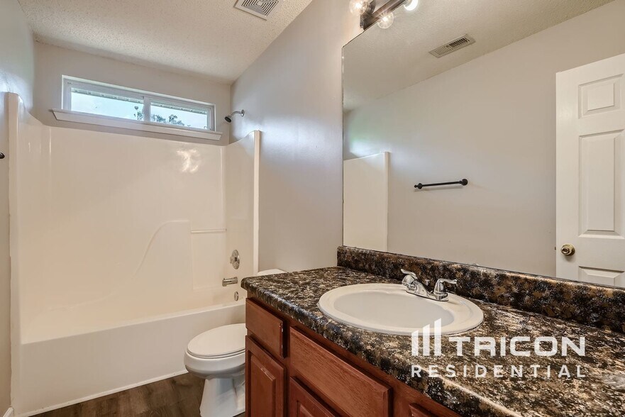 Building Photo - 513 Epris Ln