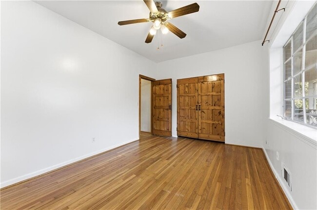 Building Photo - 1032 Standard Dr NE