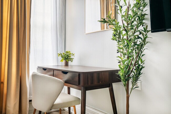 Building Photo - 234 W 73rd St