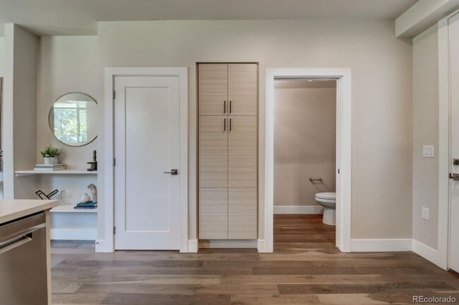 Building Photo - Cherry Creek Townhome - 4 Bed, 4 Bath, Detached Garage