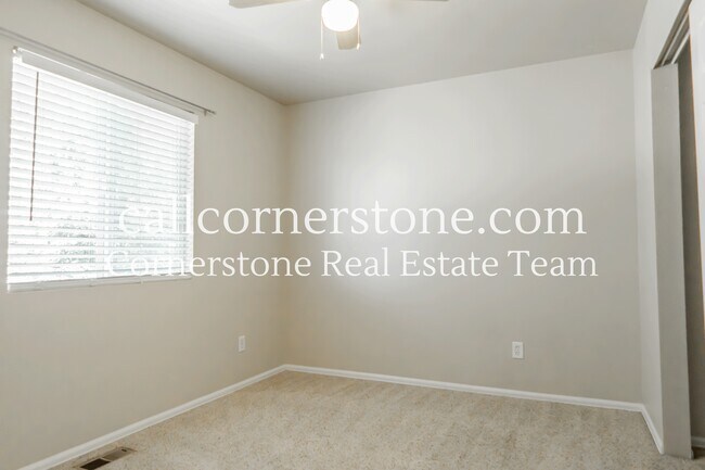Building Photo - 424 Kitfield View