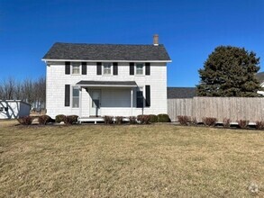 Building Photo - Stunning Three Bedroom Country Home, Farme...