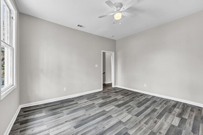 Building Photo - Updated Home in the Heart of Savannah