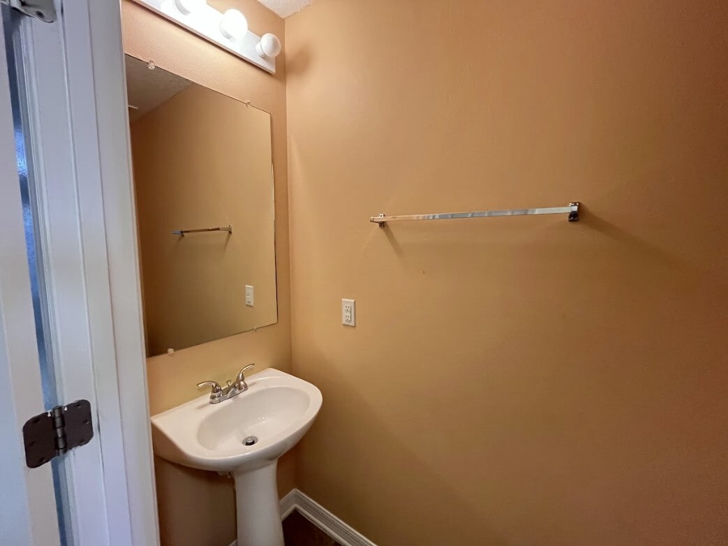 Building Photo - 8265 Halls Hammock Ct