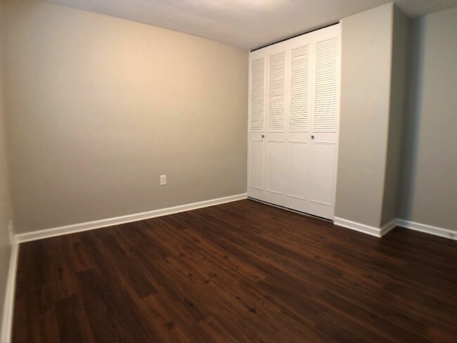 Building Photo - 162 Pointview Rd