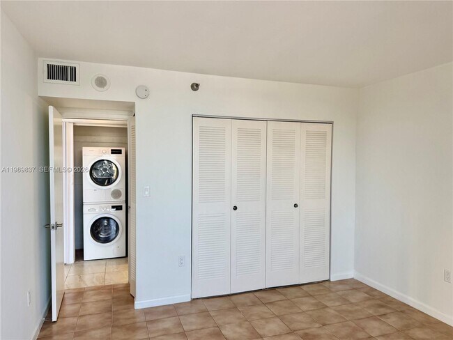 Building Photo - 20515 E Country Club Dr