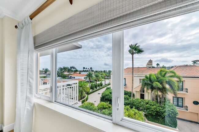 Building Photo - 250 Bradley Pl